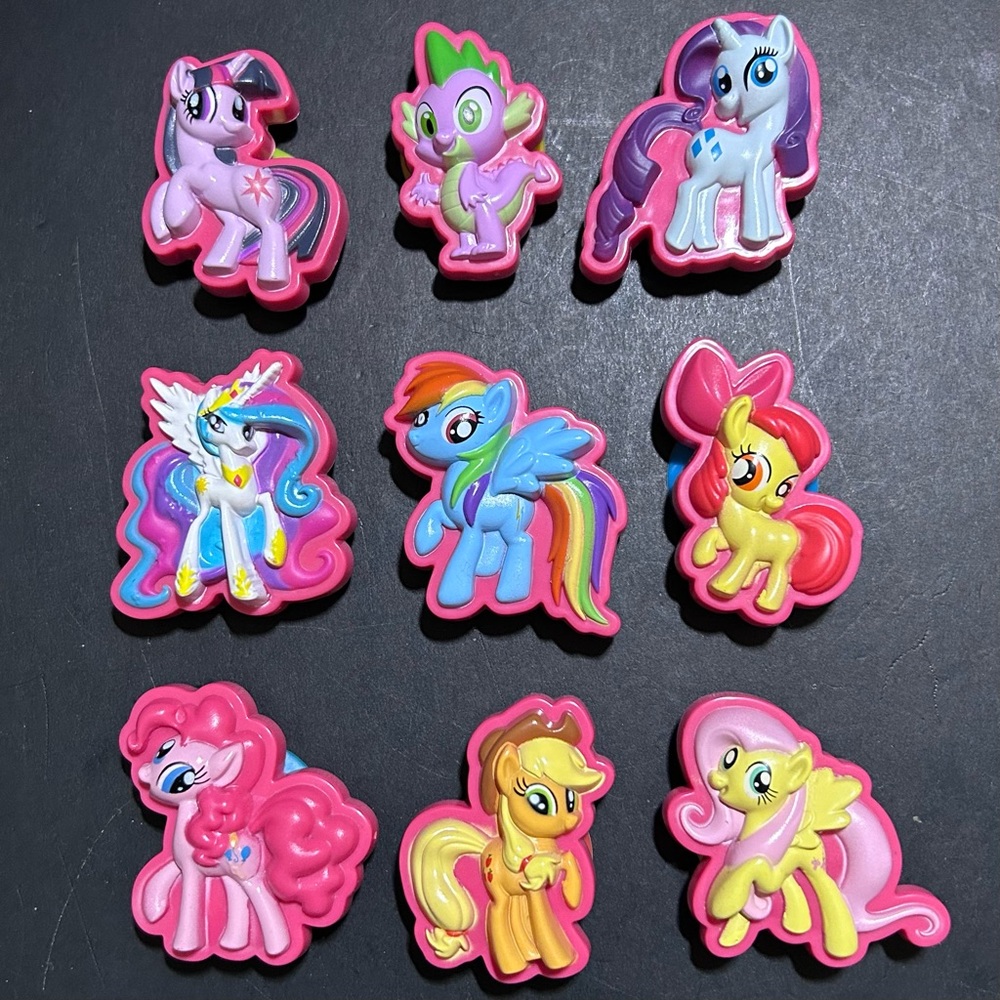 NINE 1.75-inch little pony with suction cup